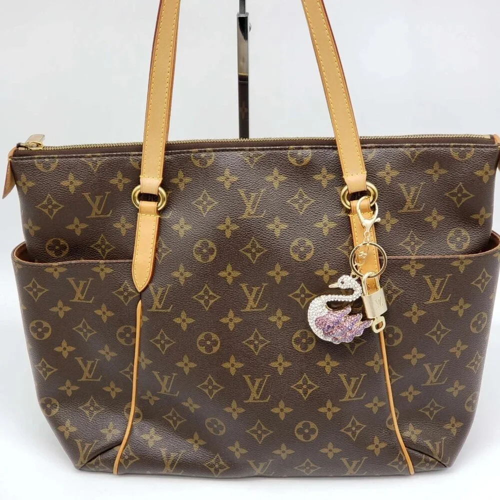 Louis Vuitton Lock & Key with unbranded Swan Bagcharm, Keycharm - Picture 3 of 7